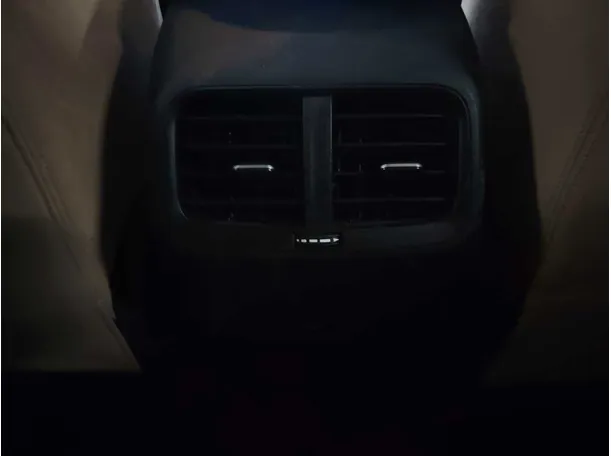 Car image 27