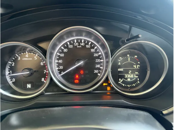 Car image 16