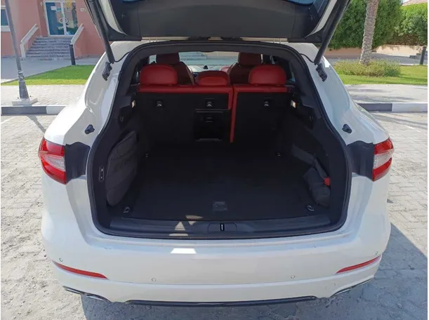 Car image 20