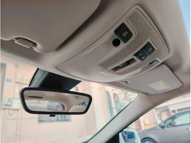 Car image 34