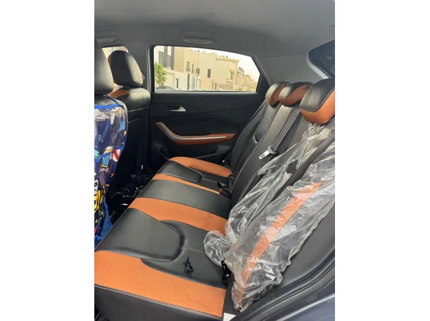 Car image 13