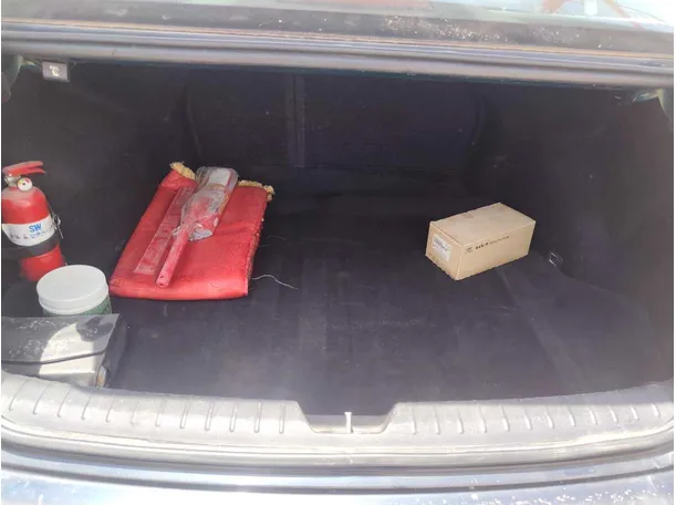 Car image 25