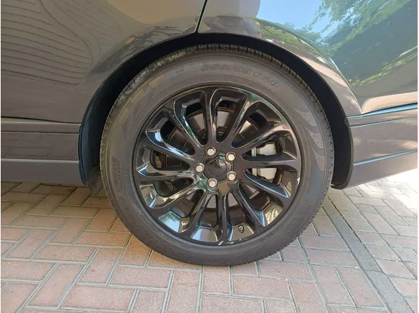 Car image 9