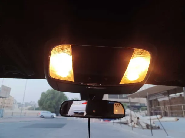 Car image 18