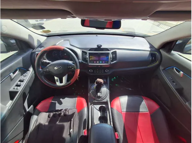 Car image 14