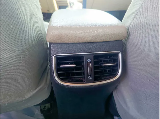 Car image 24
