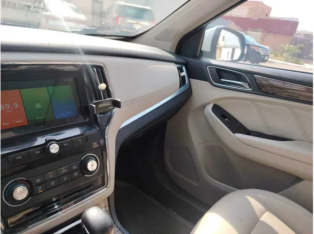 Car image 25