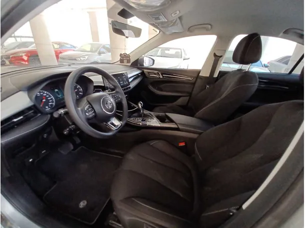 Car image 11