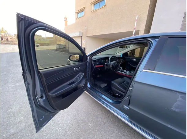 Car image 10