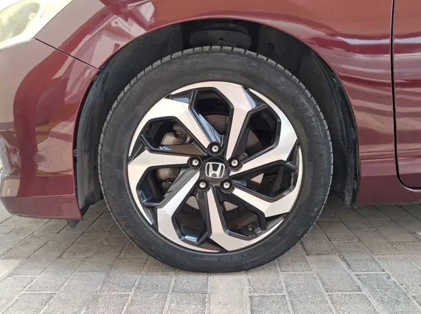 Car image 9