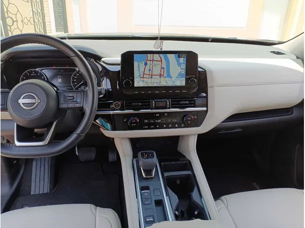 Car image 18