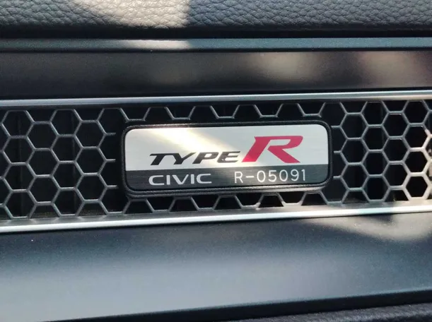 Car image 27