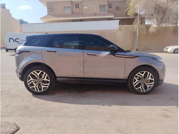 Car image 4