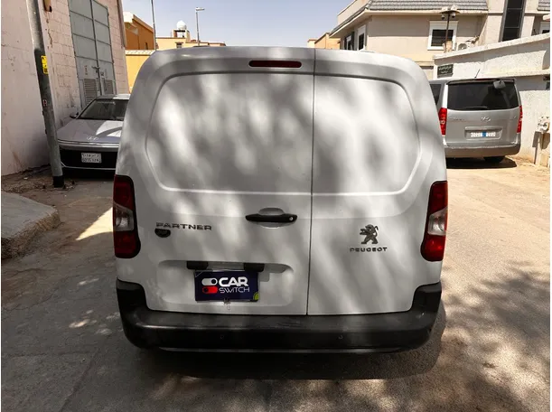 Car image 6