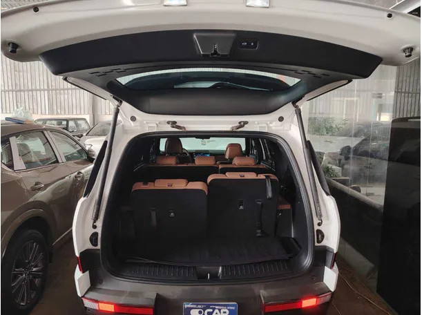 Car image 29