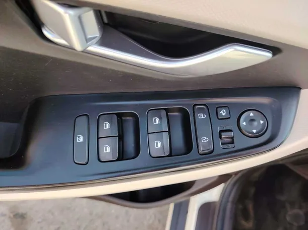 Car image 36