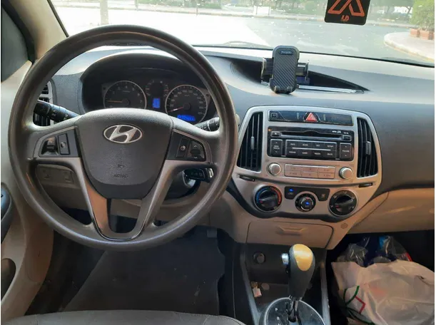 Car image 18