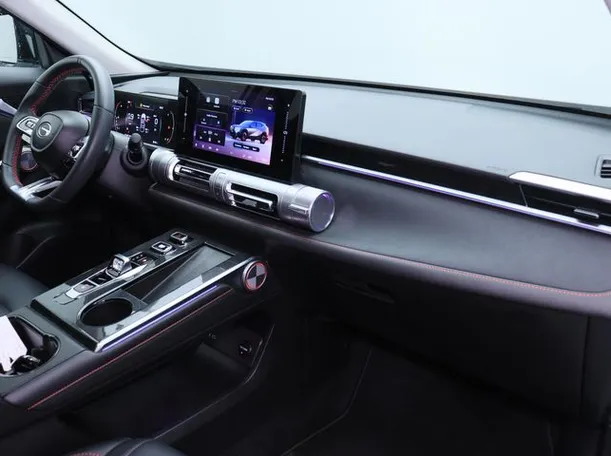 Car image 10