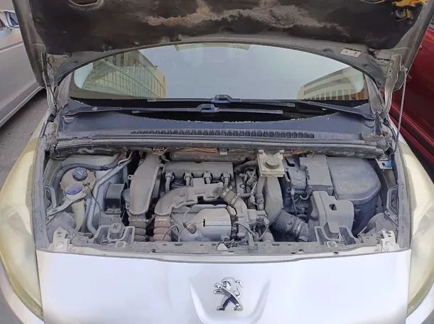 Car image 19