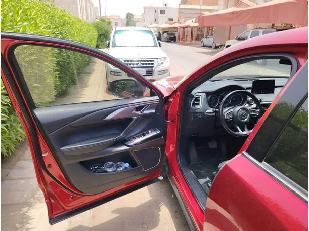 Car image 11