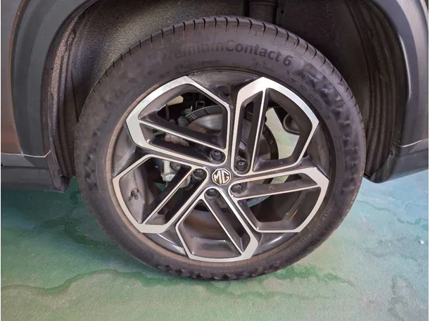 Car image 9