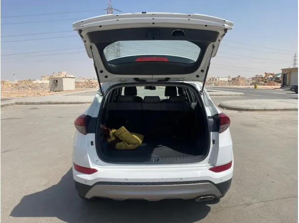 Car image 22