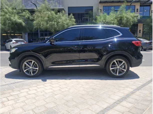 Car image 4