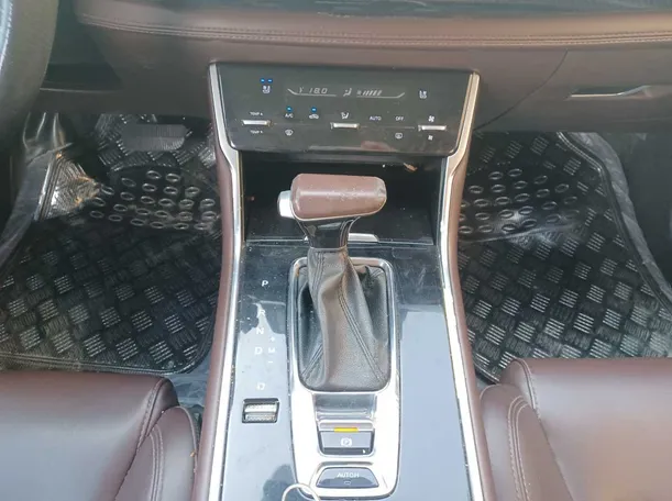 Car image 13