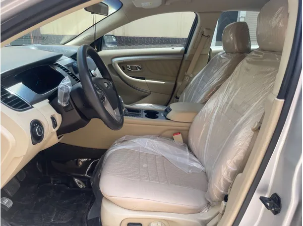 Car image 12