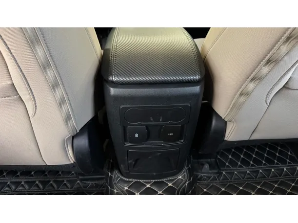 Car image 25