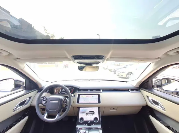 Car image 15