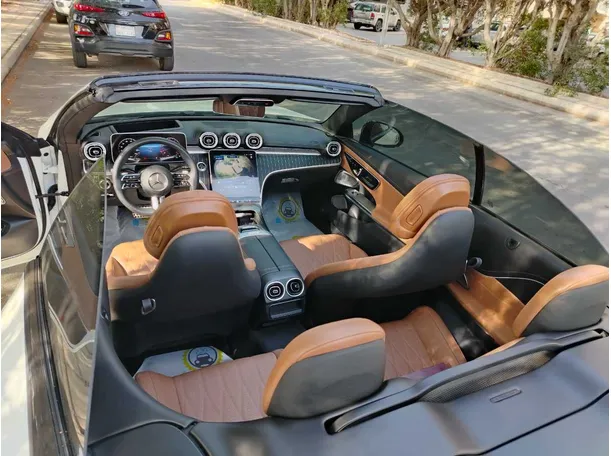 Car image 18