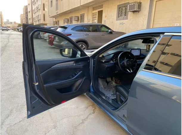 Car image 10