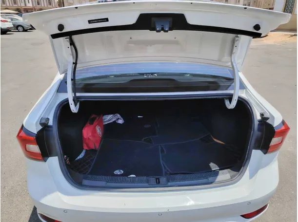 Car image 20