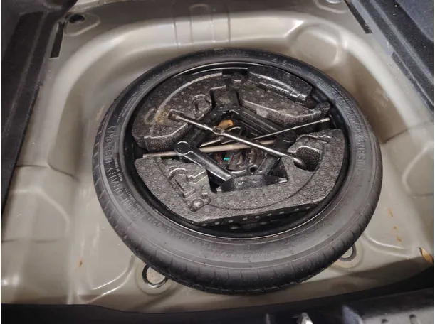 Car image 29