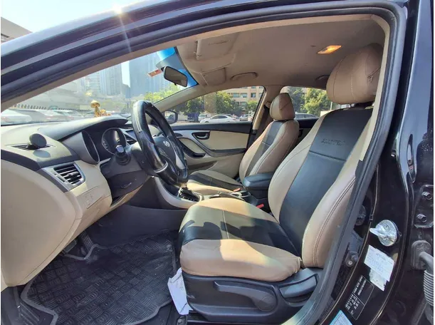 Car image 12
