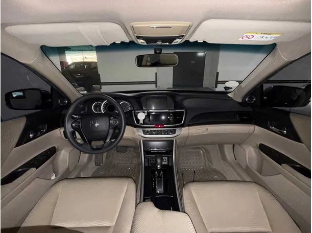 Car image 16