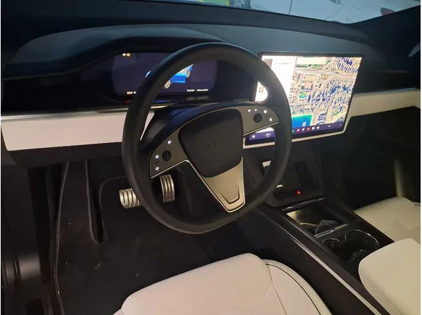 Car image 10