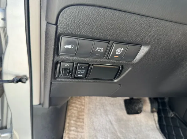 Car image 29