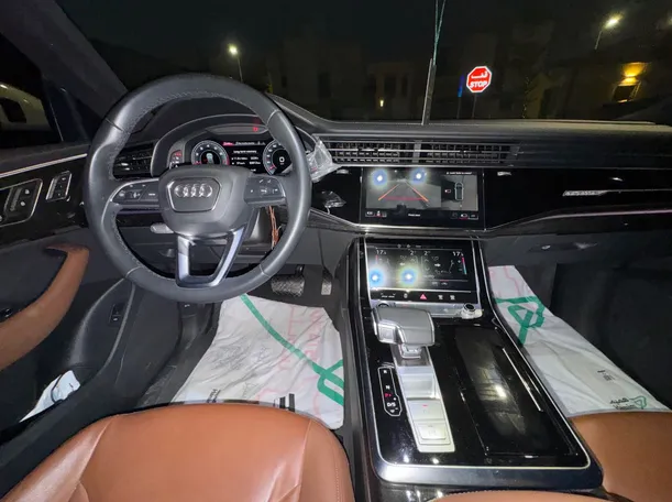 Car image 18
