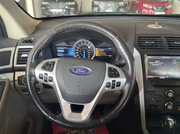 Car image 16