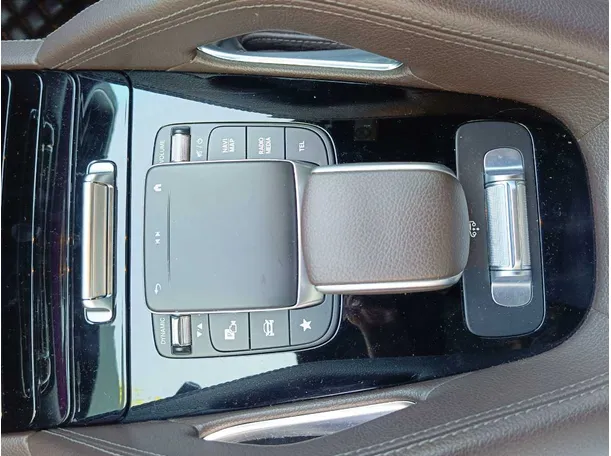 Car image 26