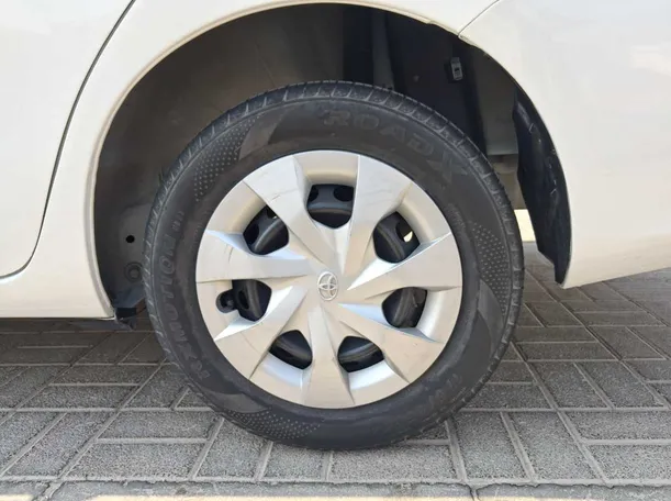 Car image 9