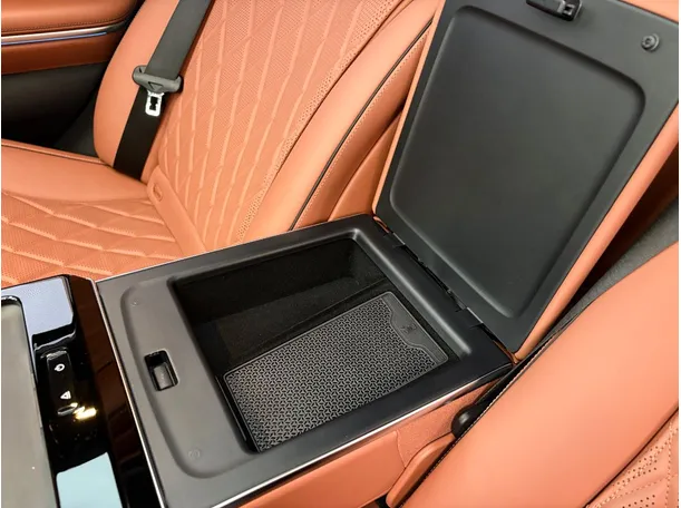 Car image 32