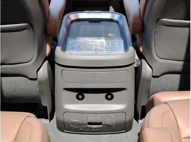 Car image 30