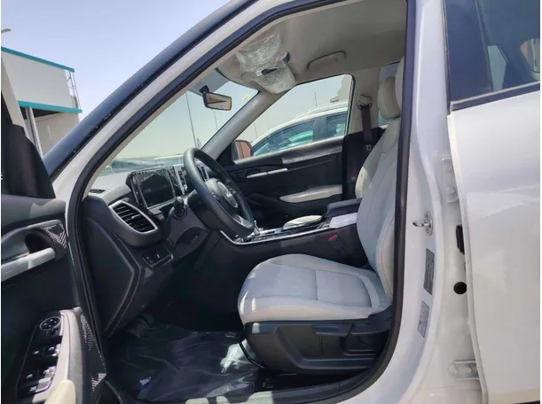 Car image 13