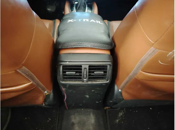 Car image 40