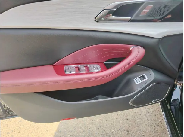 Car image 36