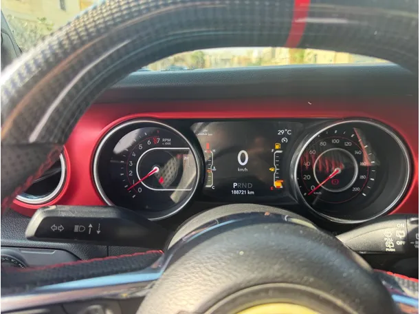 Car image 16