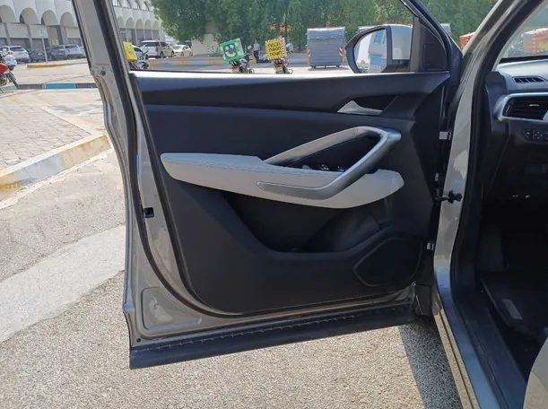 Car image 10